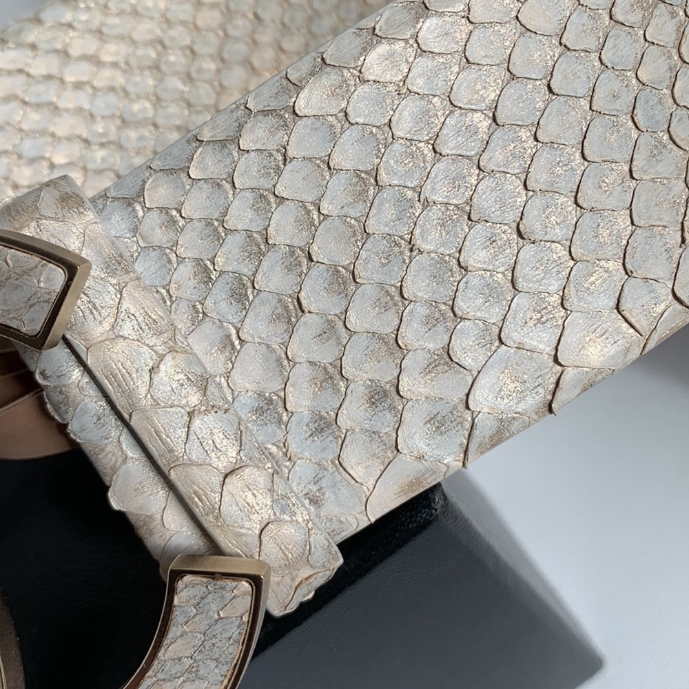 ⭐️ CHANEL Belt RARE Iridescent Python Leather Matte Gold HW Y2K Huge CC Big Logo - Picture 7 of 16